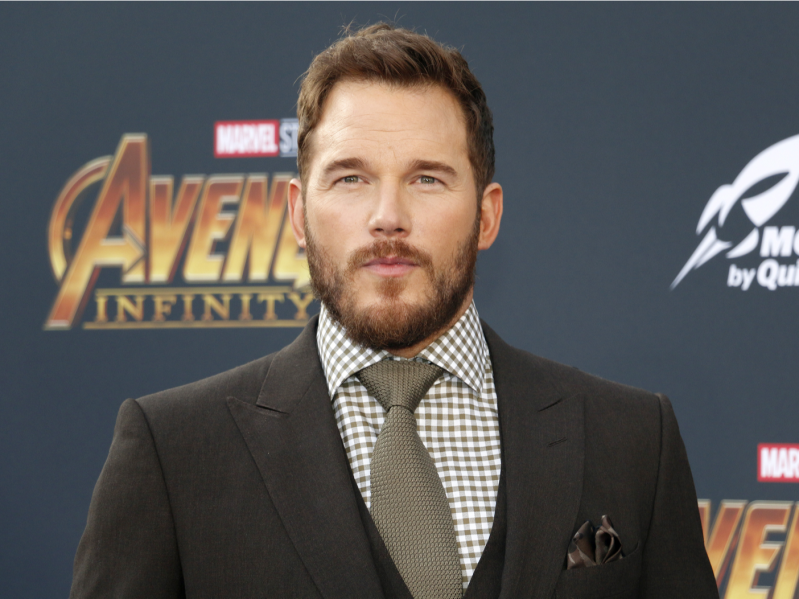 Chris Pratt poses at the Avengers premiere
