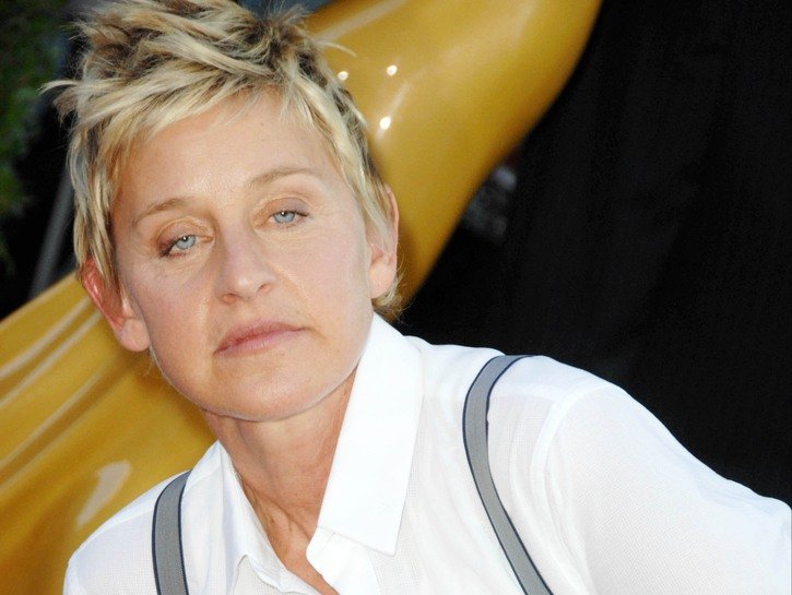 Ellen DeGeneres wearing a white shirt with gray suspenders at the 2009 Daytime Emmy Awards