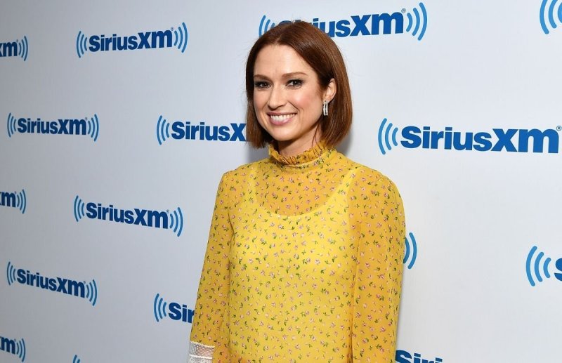 Ellie Kemper wearing a yellow dress on the red carpet