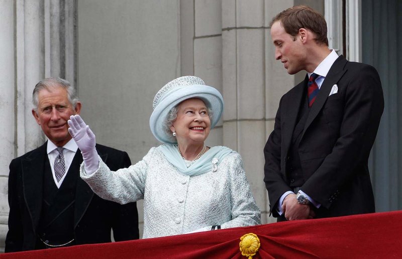 From left to right, Prince Charles, Queen Elizabeth II, and Prince William standing on a balcony at