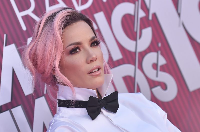 Halsey with pastel pink hair in 2019