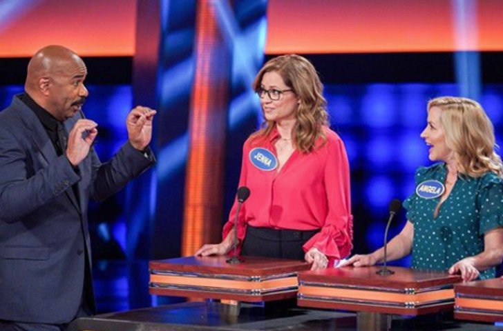 Jenna Fischer and Angela Kinsey on Celebrity Family Feud 2020