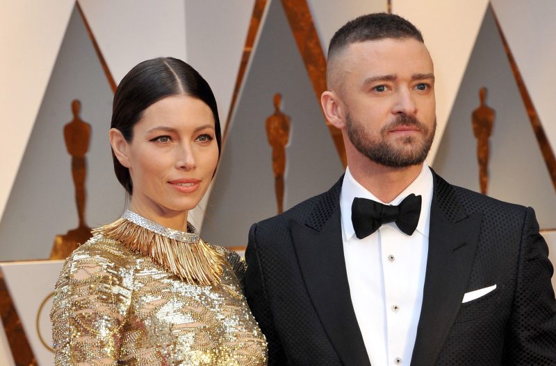 Jessica Biel wearing gold gown and Justin Timberlake wearing black tuxedo at the 2017 Academy Awards