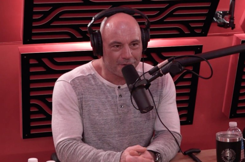 Joe Rogan interviewing Kanye West on his podcast Joe Rogan Experience