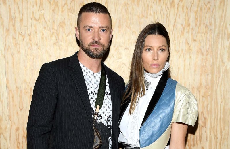 Justin Timberlake and Jessica Biel posing together at a red carpet event.