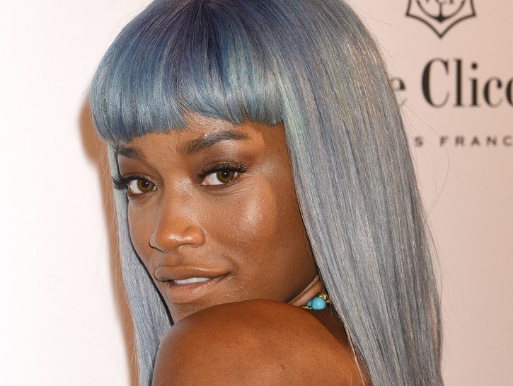 Keke Palmer wearing an off the shoulder top and pale blue wig on the red carpet