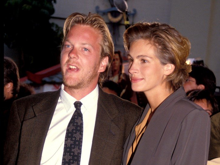 Kiefer Sutherland on the left and Julia Roberts on the right, in 1991.