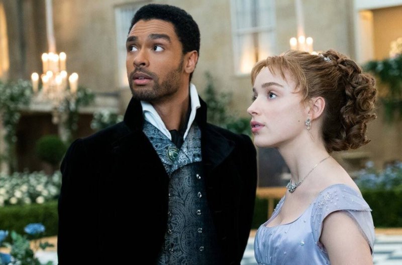 Regé‑Jean Page as Simon Basset and Phoebe Dynevor as Daphne Bridgerton on _Bridgerton_.
