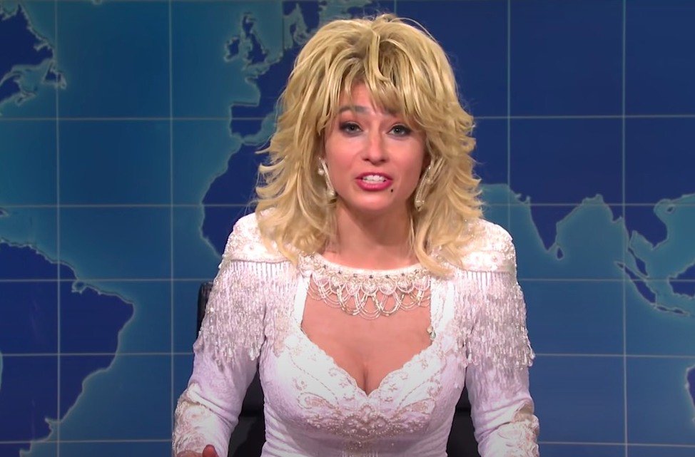 Screenshot of Melissa Villasenor dressed as Dolly Parton on Saturday Night Live Weekend Update