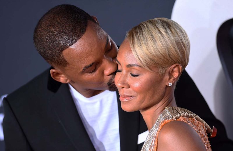 Will Smith kissing Jada Pinkett on the cheek