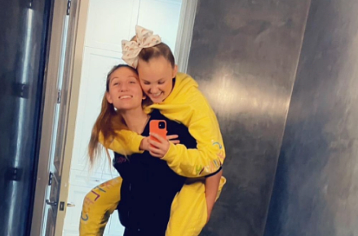 Jojo Siwa and her girlfriend Kylie Prew taking a mirror selfie