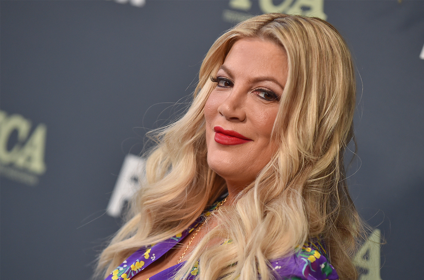 Close up of Tori Spelling