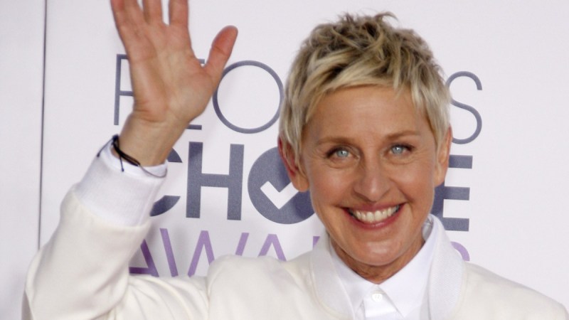 Ellen DeGeneres wears a white suit to the People's Choice Awards