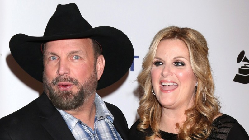 Garth Brooks and Trisha Yearwood pose for photos on the red carpet