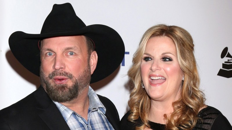 Garth Brooks and Trisha Yearwood pose for photos on the red carpet