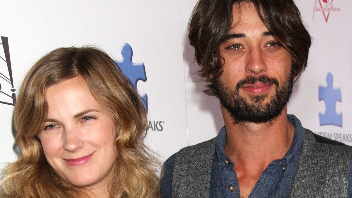 Anna Axster stands with Ryan Bingham on the red carpet