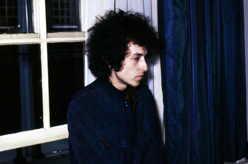 Bob Dylan in a hotel room in London in May 1965