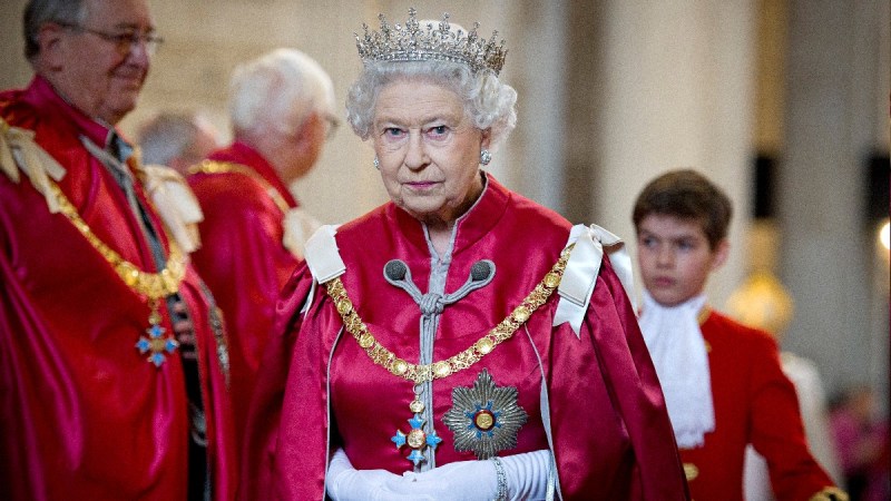 Queen Elizabeth wears red ceremonial garb