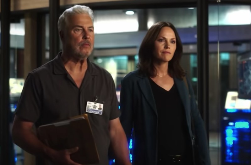Screenshot from CSI: Vegas. William Petersen as Gil Grissom on the left, Jorja Fox as Sara Sidel on the right.