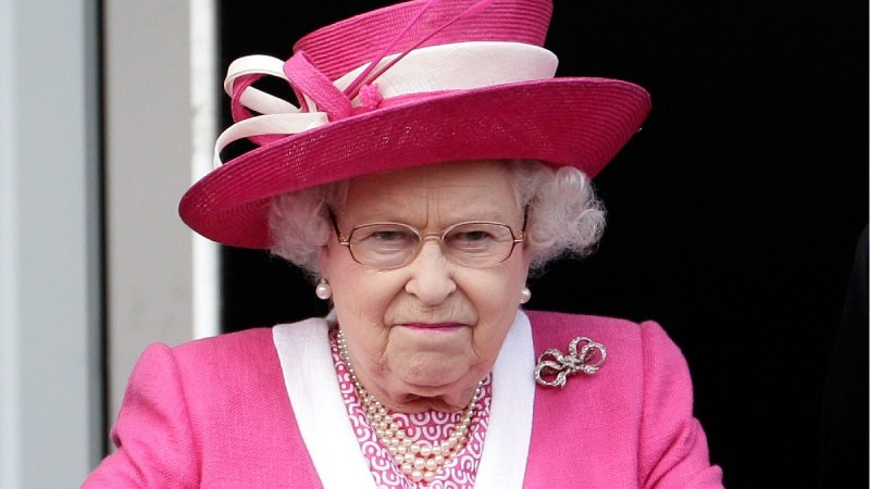Queen Elizabeth wears an all pink outfit and hat to Derby Days