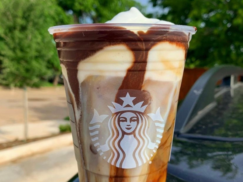 a cup of Starbucks s'mores cold brew