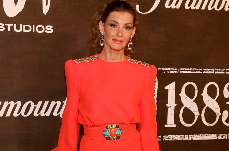 Faith Hill in all red at the premiere of '1883'
