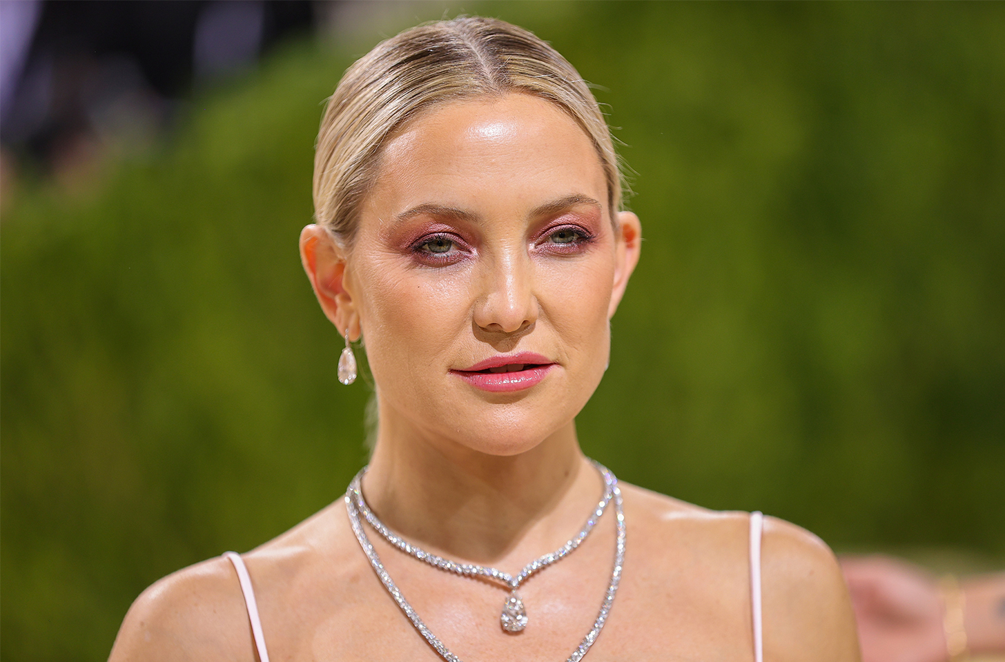 Close up of Kate Hudson at the Met Gala