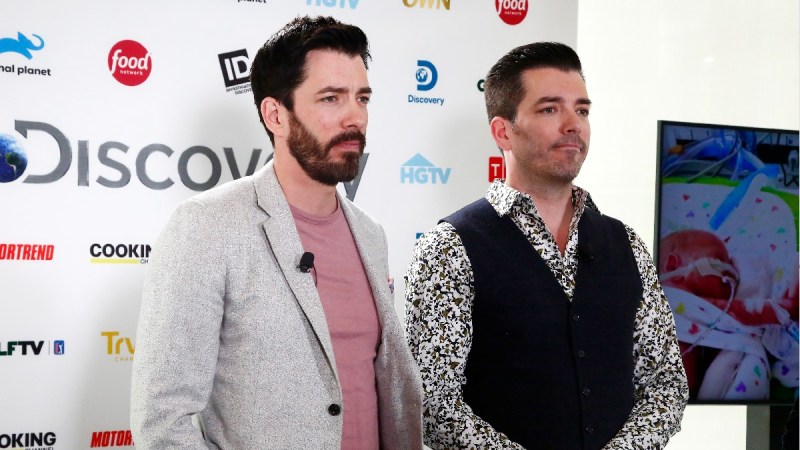 Jonathan and Drew Scott wear business casual wear on the red carpet
