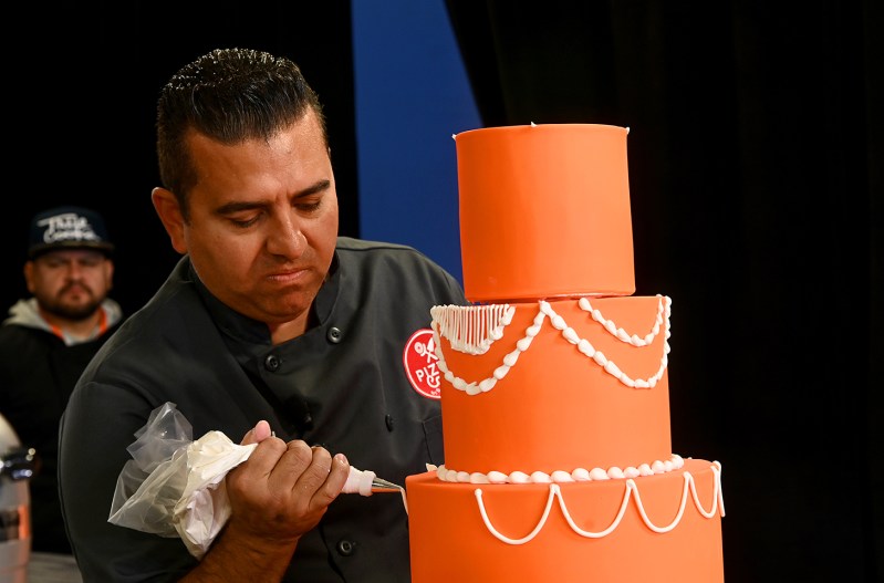 Buddy Valastro decorating a cake