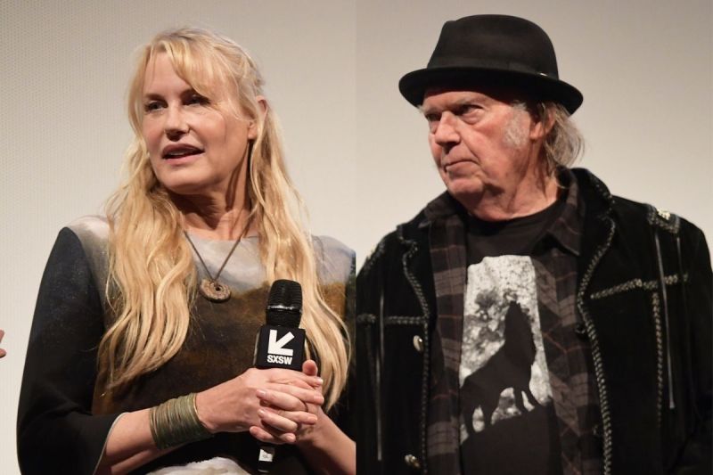 Daryl Hannah and Neil Young together on stage