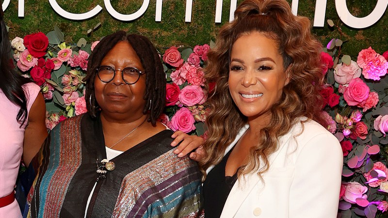 Whoopi Goldberg on the left, Sunny Hostin o the right