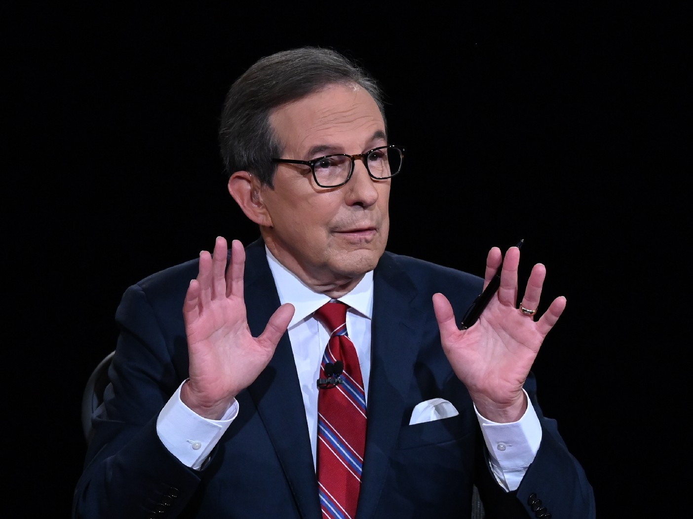 Chris Wallace holds up his hands while moderating the Biden/Trump presidential debate