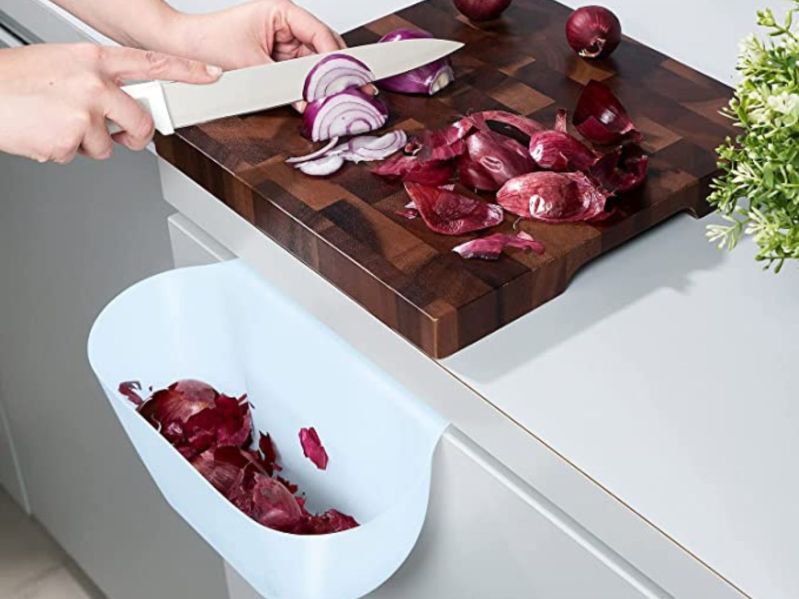 Navaris scrap collector being using while onions are chopped