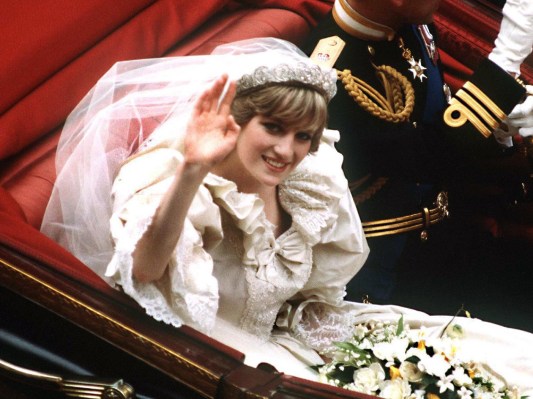 Princess Diana waving in her wedding dress