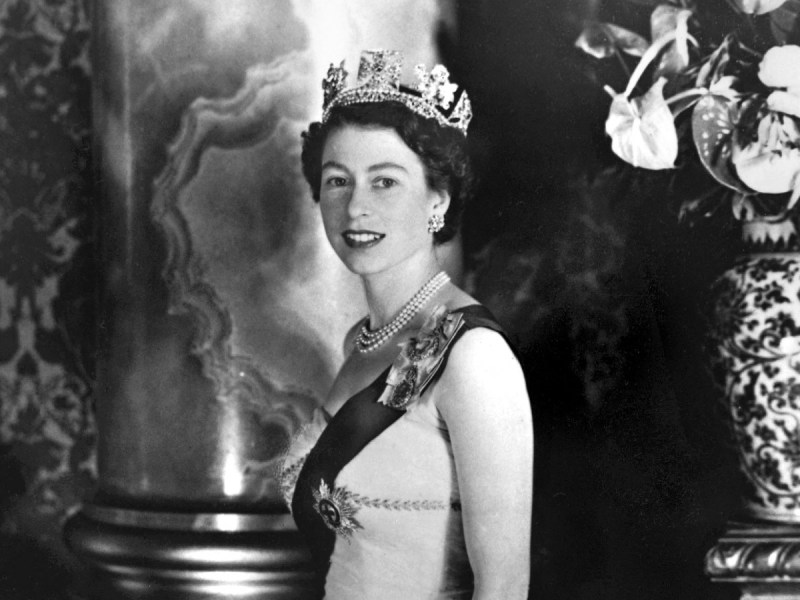 Black and white photo of a young Queen Elizabeth around the time of her 1953 coronation