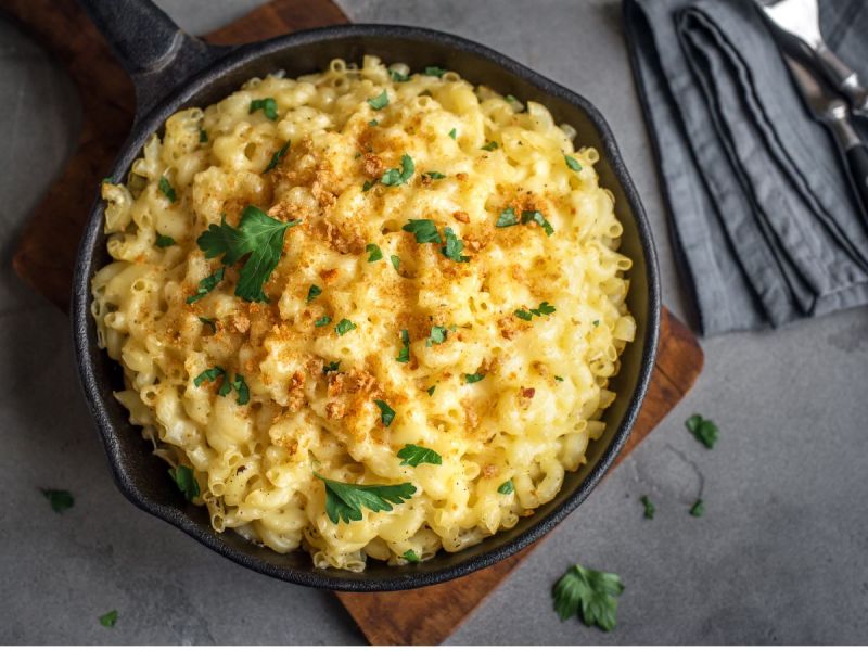 Pan of macaroni and cheese with breadcrumbs and herbs
