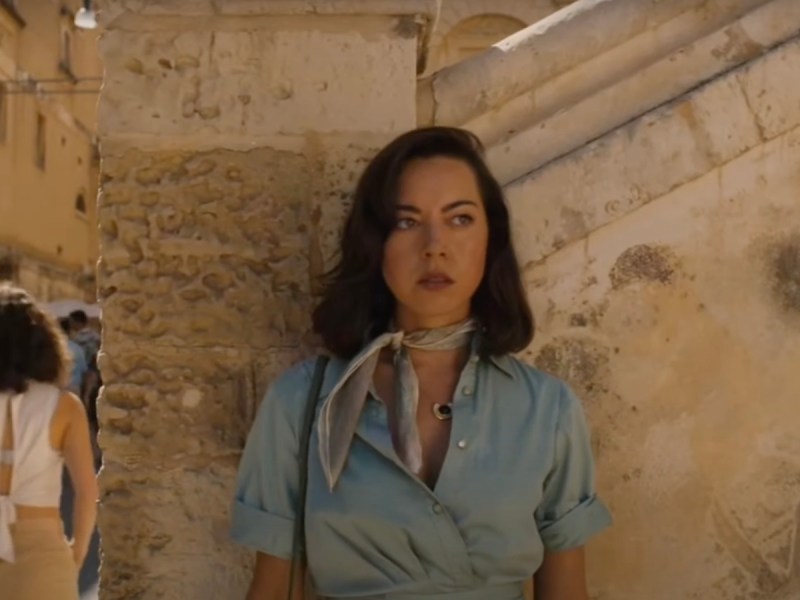 screenshot of Aubrey Plaza leaning on a wall in Italy in The White Lotus
