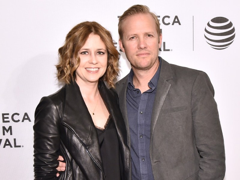 Lee Kirk (R) and Jenna Fischer smiling in front of white backdrop