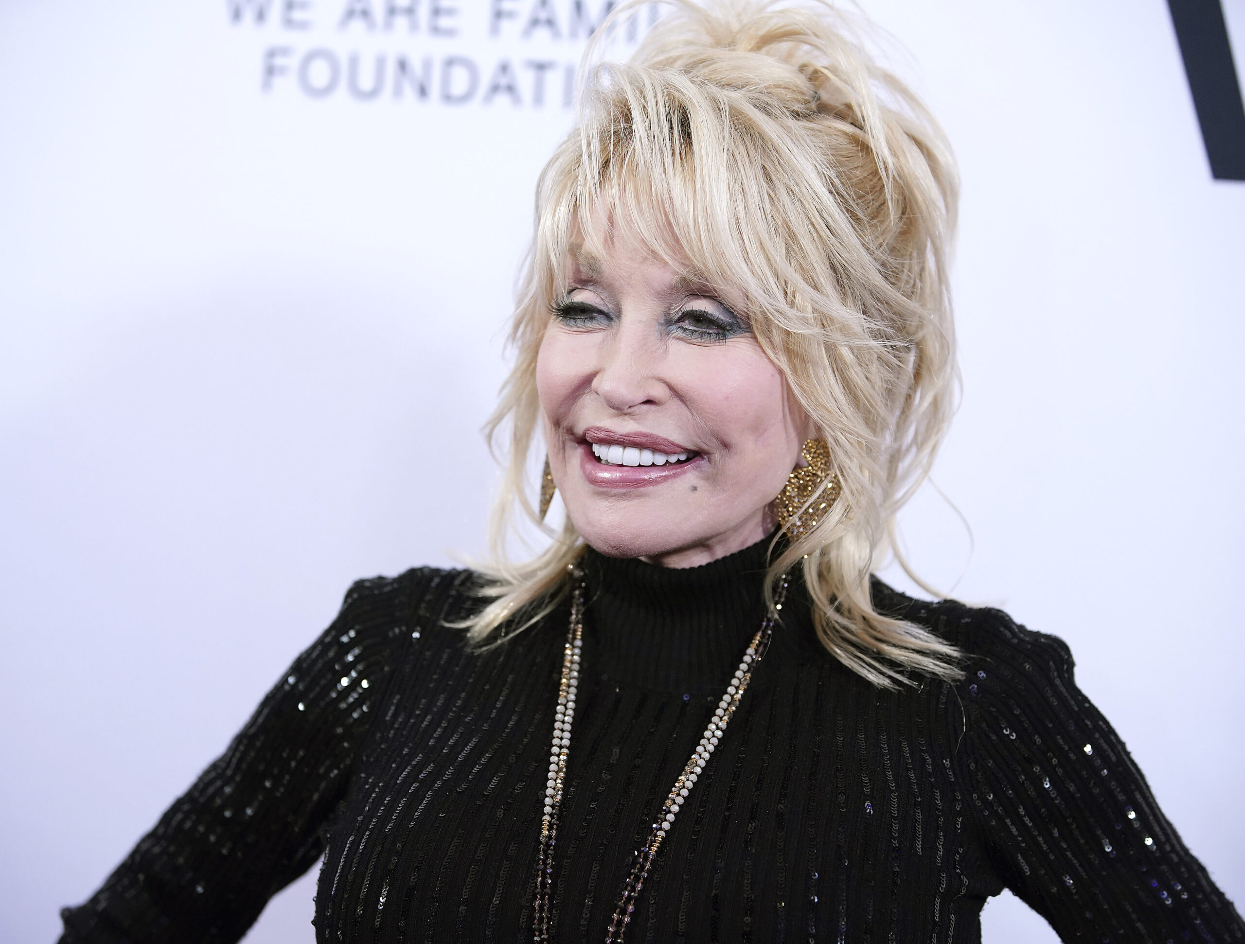 Dolly Parton smiling