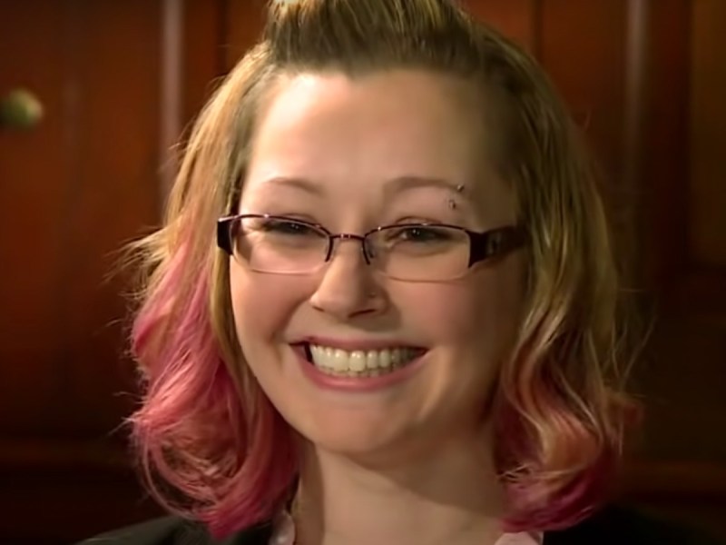 Amanda Berry smiles in closeup image