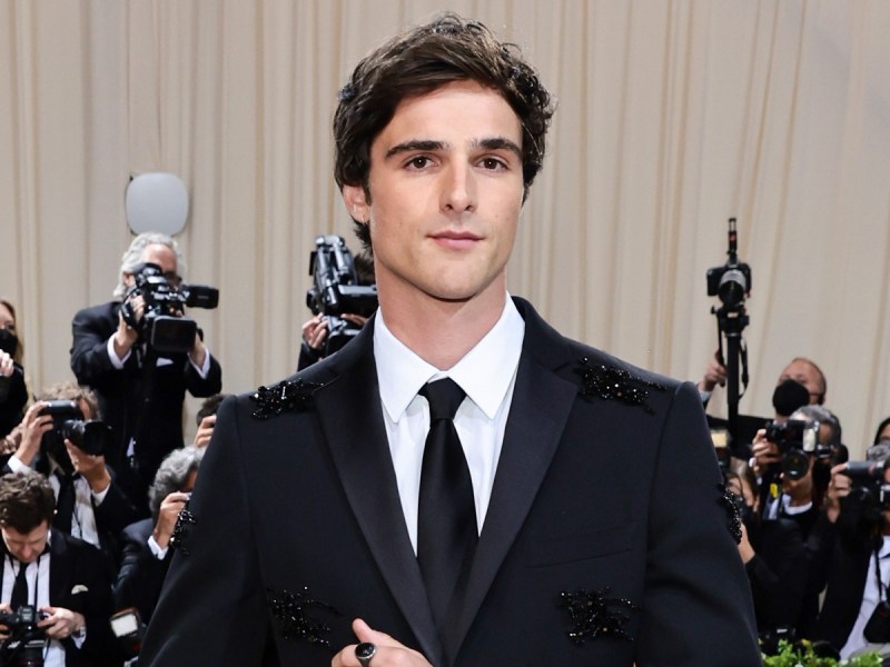 Jacob Elordi poses in classic black suit and tie