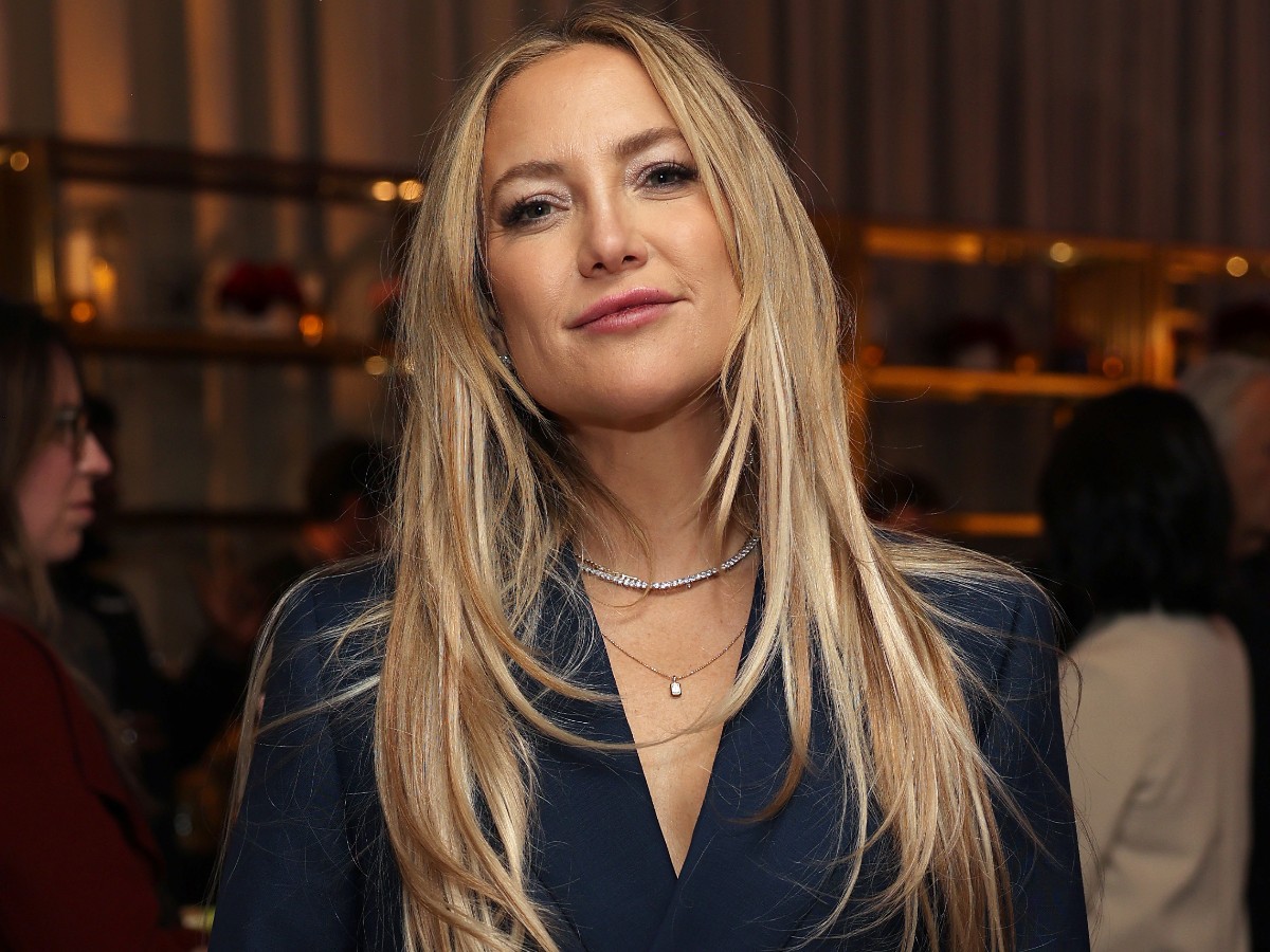 Kate Hudson smiles in navy blue blazer