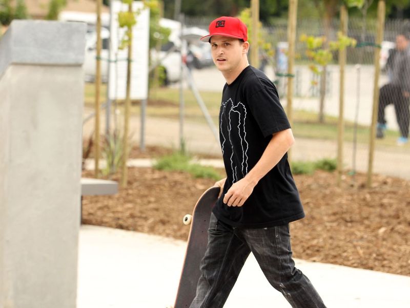 Rob Dyrdek carrying a skateboard