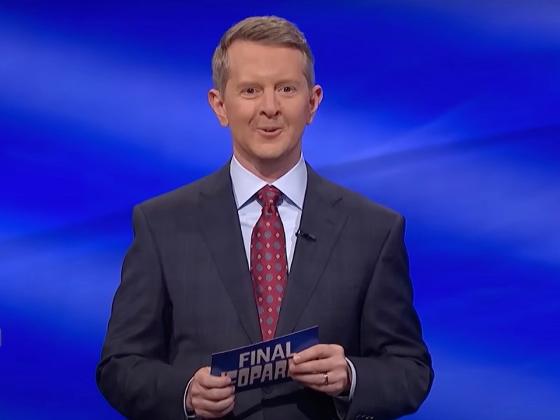 screenshot of Ken Jennings during Final Jeopardy smiling while talking about an answer