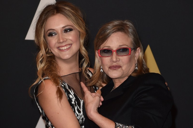 billie-lourd-pens-touching-tribute-to-mom-carrie-fisher-7-years-after-death