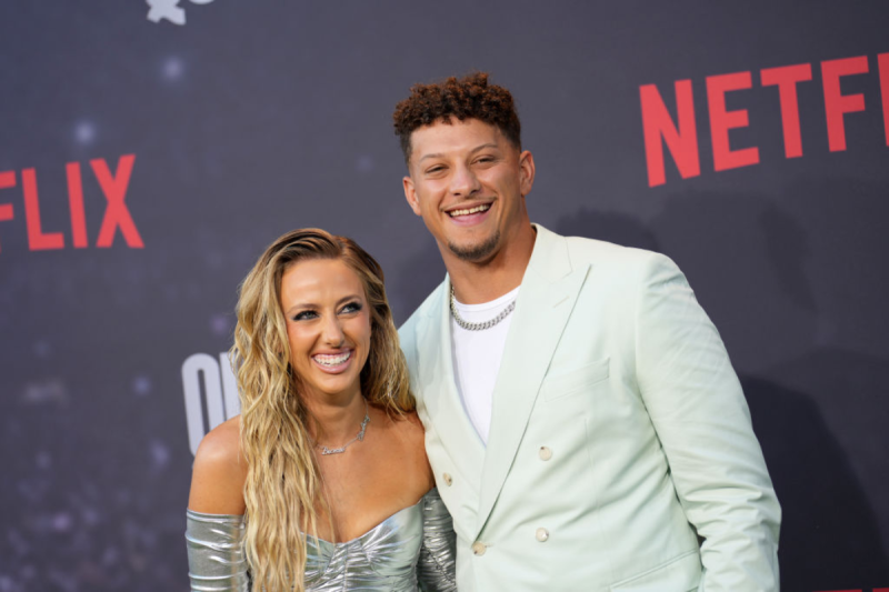 brittany-mahomes-shares-new-holiday-photo-before-chiefs-big-christmas-game