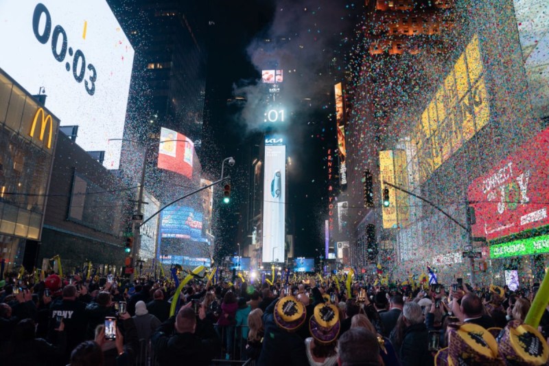 How to Watch the New Year’s Eve Ball Drop Without Cable