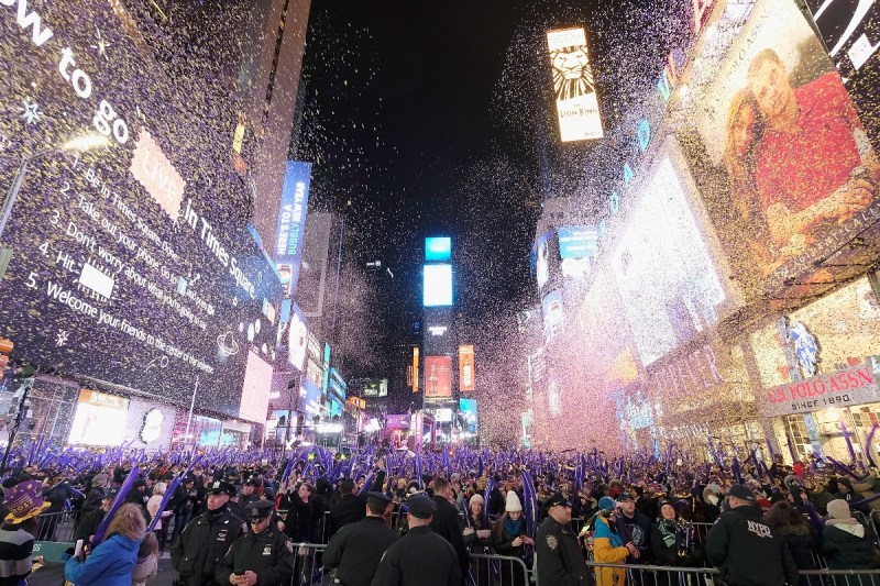 new-years-eve-2024-how-to-watch-all-the-tv-specials