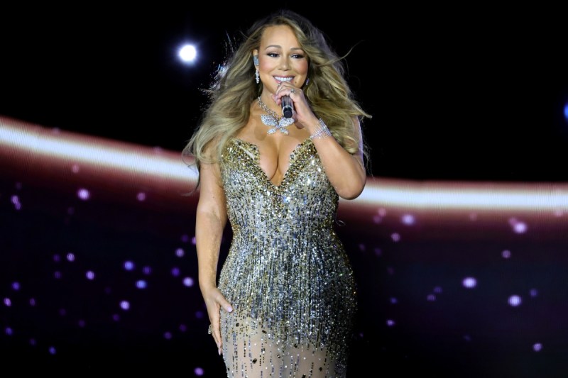 queen-of-christmas-mariah-carey-visits-white-house-for-holiday-season