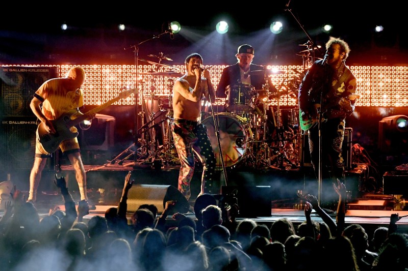 red-hot-chili-peppers-cancel-concert-after-member-suffers-major-injury